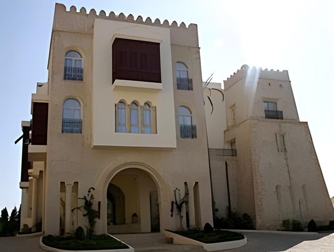 Exterior & Views