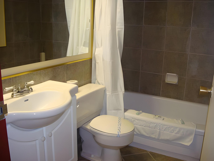 Bathroom 4, Days Inn & Suites By Wyndham Summerside, Prince