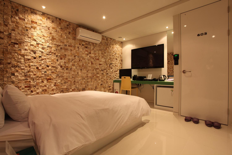 Bedroom 12