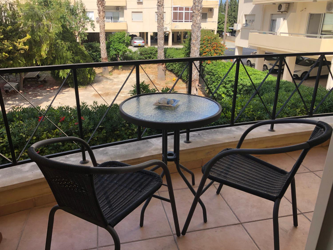 2, Raise Cosy studio with pool in Limassol