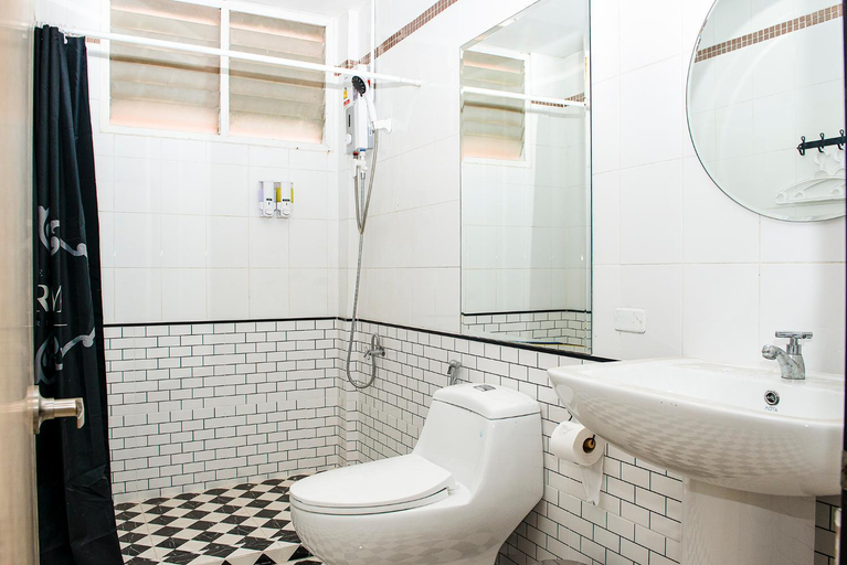 Bathroom 5, I Rich Residence, Don Muang