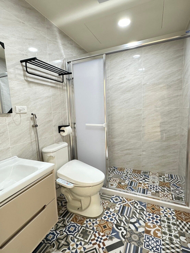 Bathroom 2, Here after us, Miaoli