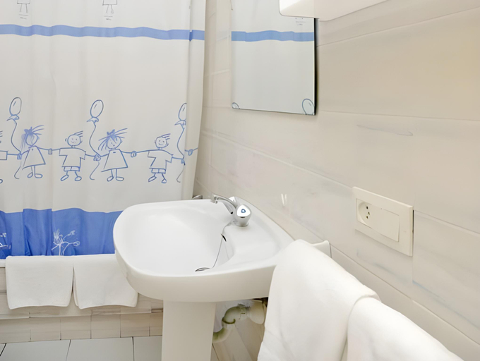 Bathroom 2, Treumal Park, Girona