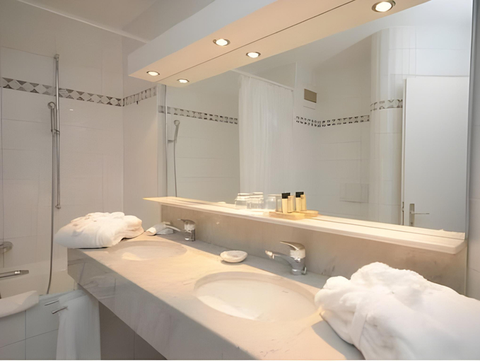 Bathroom 5, Hotel des Bains de Saillon, Martigny