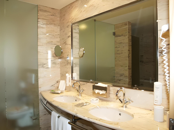 Bathroom 5, The Lince Azores Great Hotel, Ponta Delgada