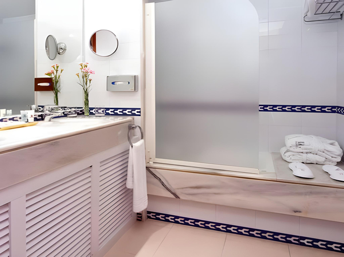 Bathroom 5, Hipotels Barrosa Park, Cádiz