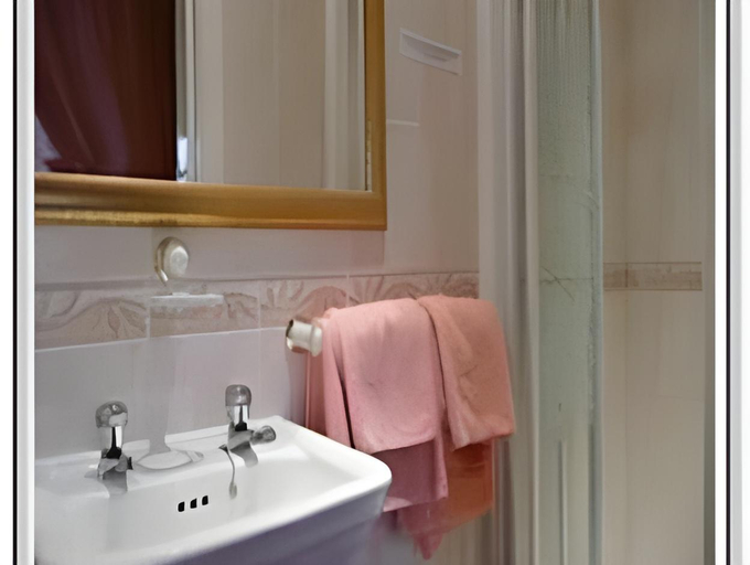 Bathroom 3, Black Bull Inn, Northumberland