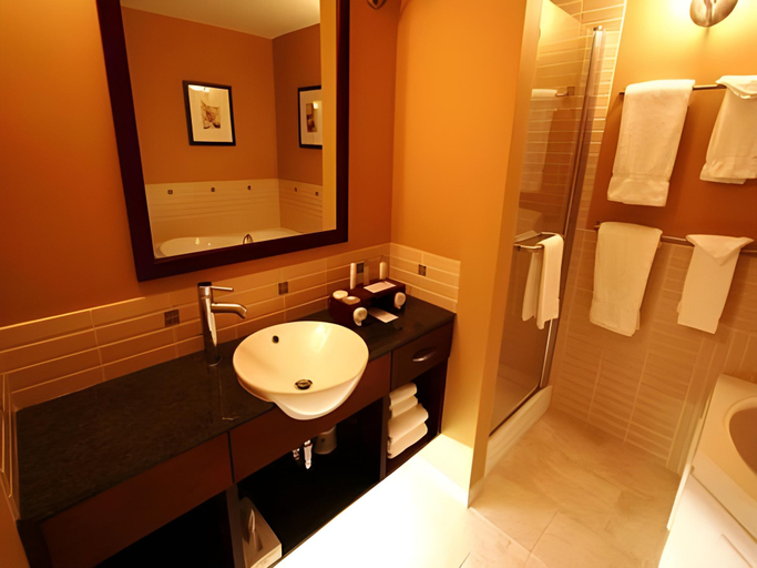 Bathroom 4, Summerland Waterfront Resort & Spa, Okanagan-Similkameen