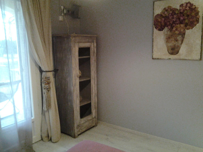 Bedroom 2, fleur de garance, Vaucluse