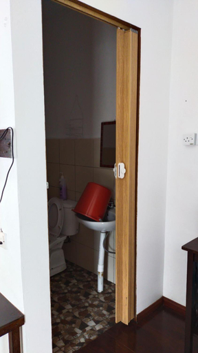Bathroom 4, Happy Garden, Ranau