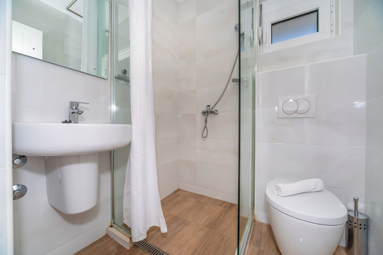 Bathroom 4, Apartments Fortunella