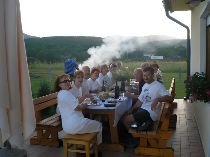 Food & Drinks 4, House Tina, Rakovica