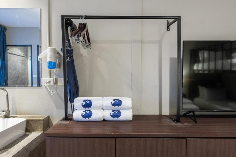 Bathroom 10