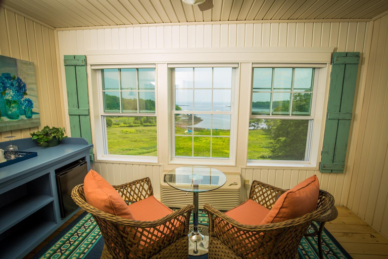 Others 3, Island View Inn, Knox