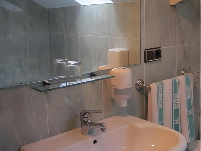 Bathroom 3, Hotel San Jorge, Asturias