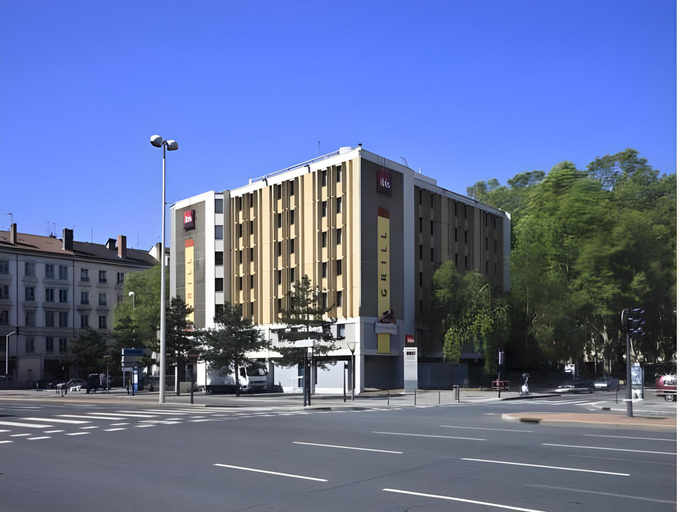 Exterior 1