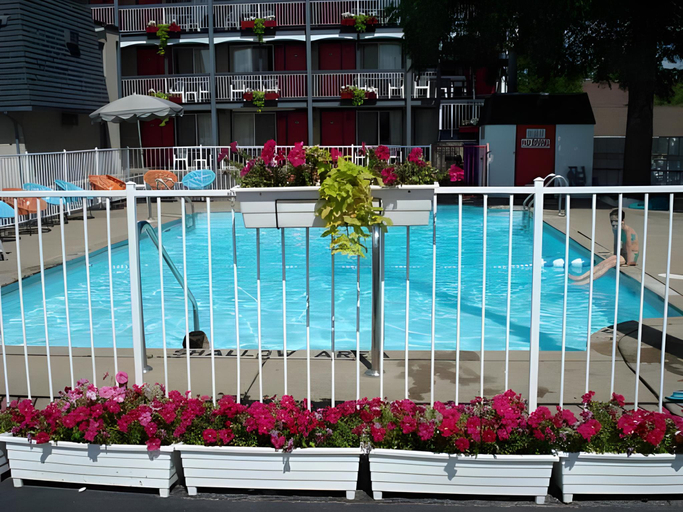 Sport & Beauty 4, Kings Inn Near The Falls, Niagara