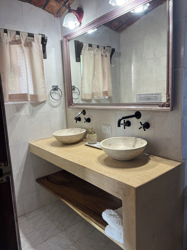 Bathroom 4, Maison Theurel, Compostela