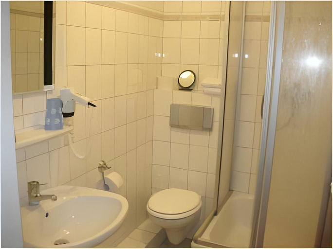 Bathroom 3, Hotel Restaurant Burgerstube, Cochem-Zell