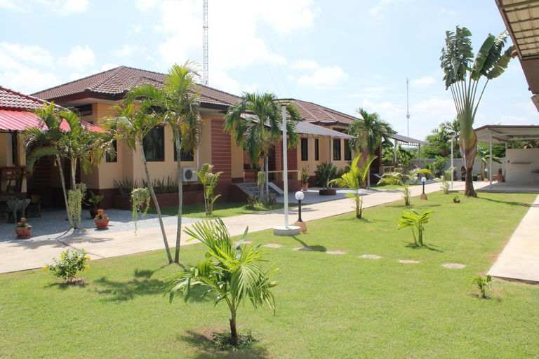 Exterior 12