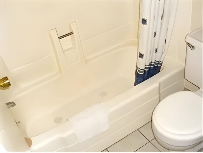 Bathroom 3, Travel Inn and Suites, Kern