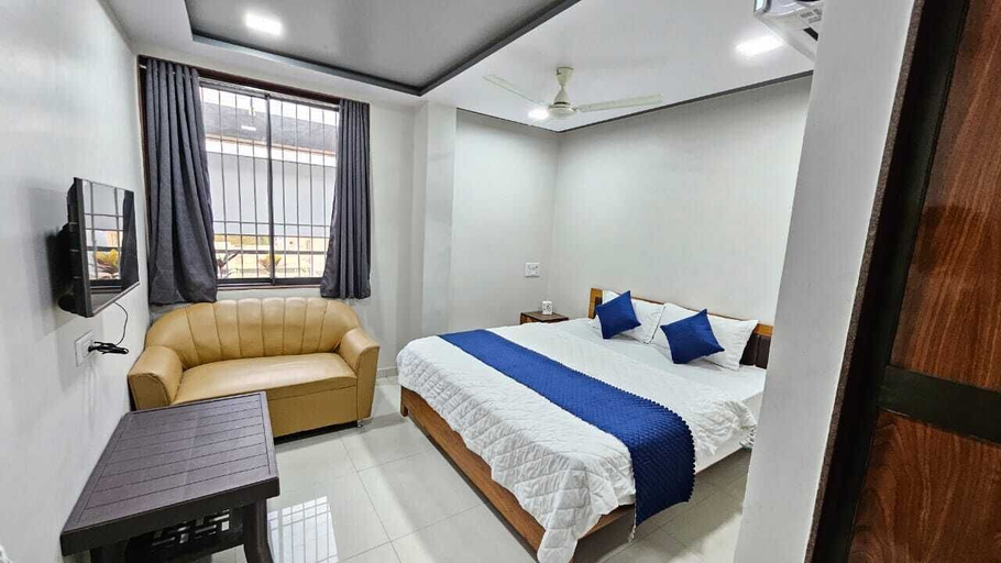 Bedroom 5, Hotel Hare Krishna, Bhavnagar