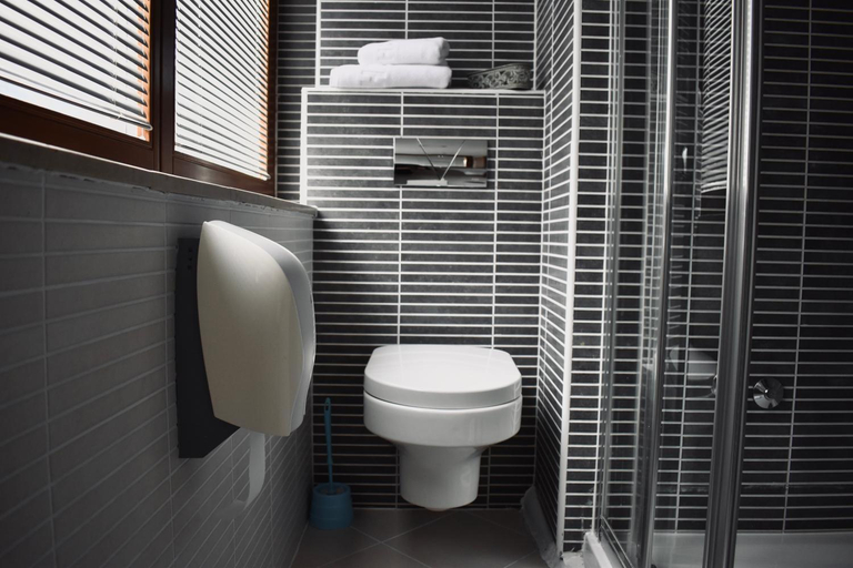 Bathroom 7