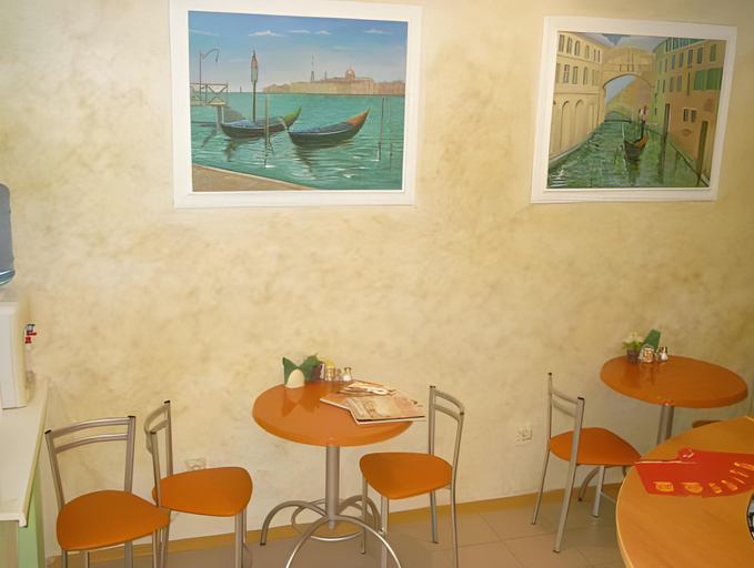 Food & Drinks, Amadeo by Friends, Sankt-Peterburg gorsovet