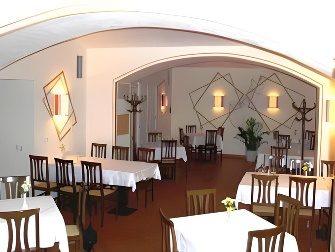 Food & Drinks 5, Louis Leger, Praha 2
