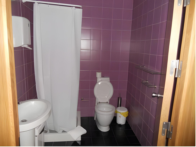 Bathroom 3, Azores Youth Hostels - São Jorge, Calheta