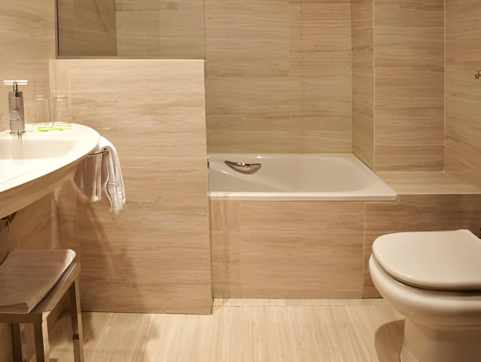 Bathroom 4, UVE Alcobendas, Madrid