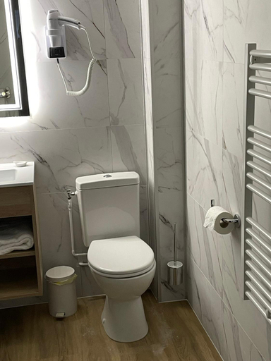 Bathroom 3, Hotel De Clisson Saint Brieuc, Côtes-d'Armor