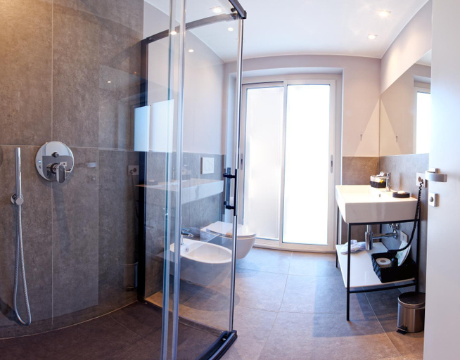 Bathroom 10