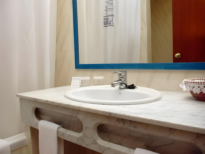Bathroom 3, Hotel Llafranch, Girona