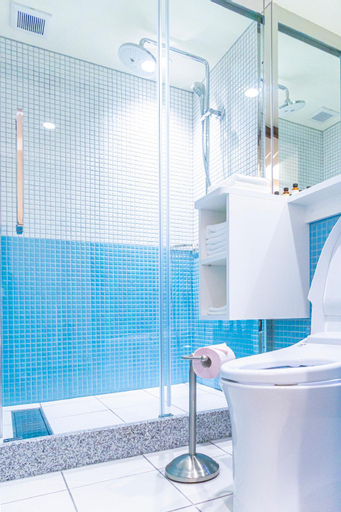 Bathroom 13