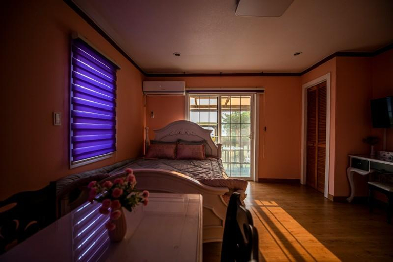 Bedroom, Jecheon Cheongpung Heart Lake Pension, Jecheon