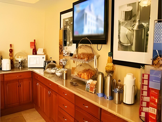 Food & Drinks 5, Comfort Inn Wings Stadium, Kalamazoo