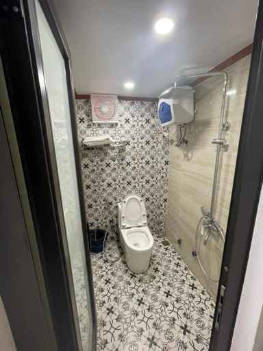 Bathroom 2, L’abri Retreat _ Venuestay, Tam Dao