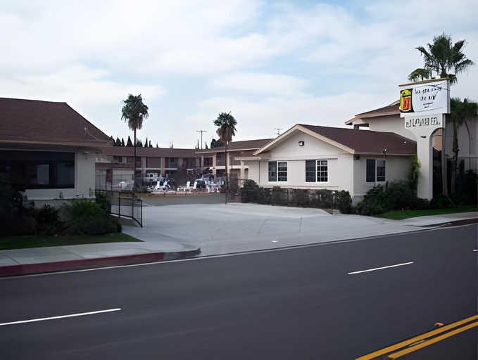 Others 5, COLONY INN & SUITES, Orange