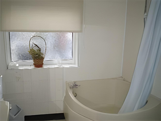 Bathroom 2, LaTavolaCaldaHotel, Warwickshire