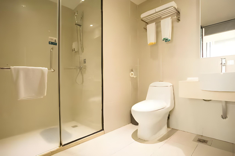 Bathroom 3, City Comfort Inn Liuzhou High-speed Railway Station, Liuzhou