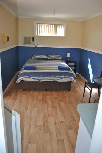 Bedroom 2, Port Gregory Caravan Park, Northampton