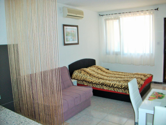 Others 4, Apartments Petrovic