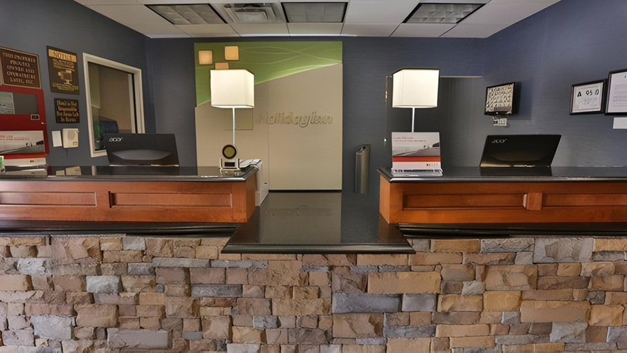 Bathroom 5, Holiday Inn Express & Suites ASHEVILLE DOWNTOWN by IHG, Buncombe