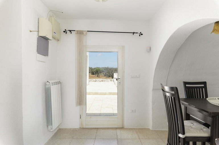 Others 5, Villa Doc700 con piscina, Brindisi