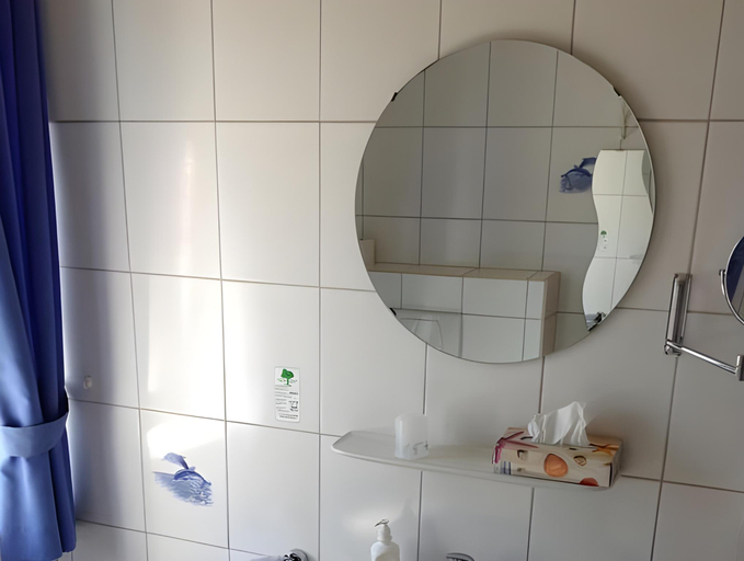 Bathroom 2, Familien- und Aparthotel Strandhof, Wesermarsch