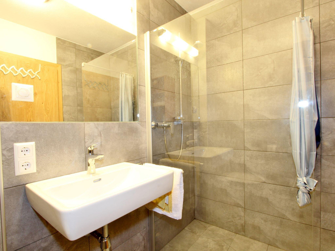 Others 2, Apartment in Neukirchen near Ski Lift, Zell am See