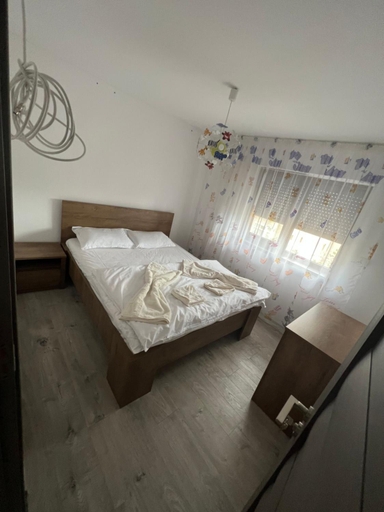 Others 5, Apartament 5ive, Tasnad