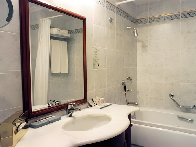 Bathroom 4, Grand Hotel Europe, Baku