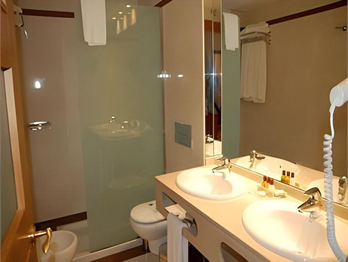 Bathroom 5, AZZ Convento Las Claras Hotel & Spa, Valladolid